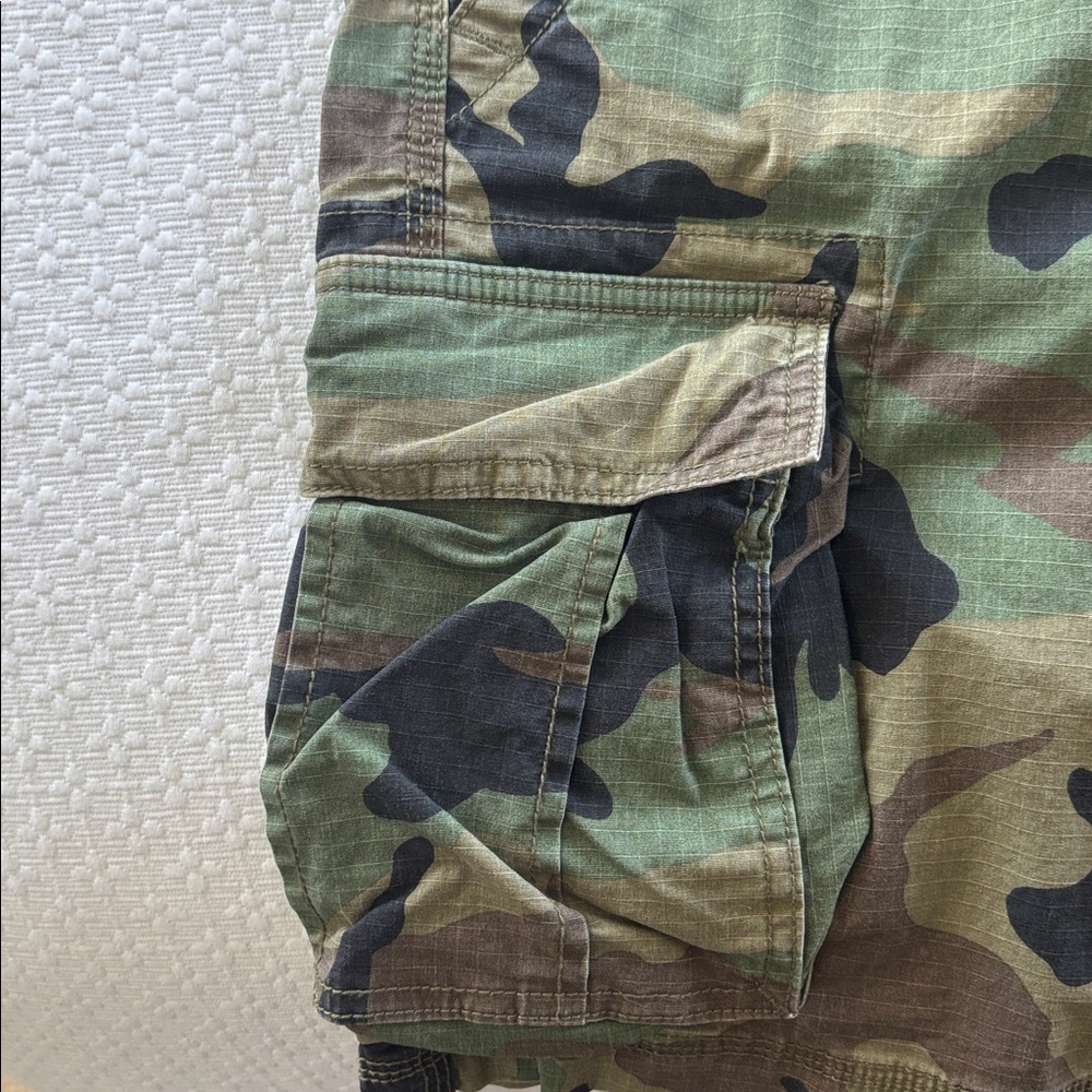 GAP Green Camouflage Cargo Shorts - Picture 7 of 10